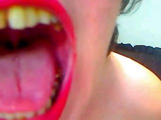 Romanian mom plays Trex for Vore fans