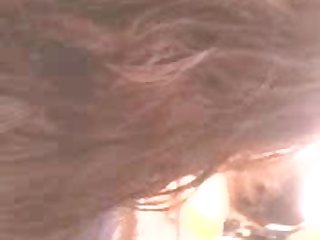 ENCOXCANDO DEDOS MADURA VECINA BUS 1