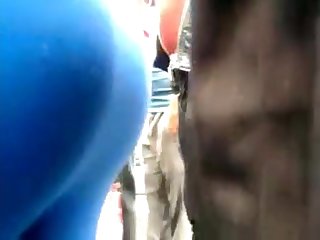 ENCOXCANDO LICRA AZUL NALGONA