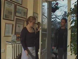 Sylvie 19 ans chez ses Parents ...