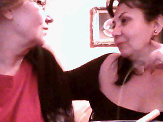 troia rumena si mostra in cam con amica